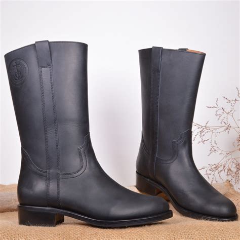 Chaussures et bottes camarguaise femme et homme.